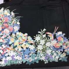 箪笥の留袖を加賀友禅 両面袷ガラス屏風に製作