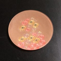 朱色刺繍衿をガラス食器に製作