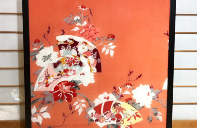 箪笥の着物を「友禅ガラス衝立」(裏が金屏風仕様)にリメイク